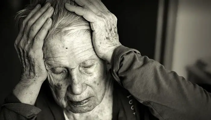 causas de la enfermedad de Alzheimer